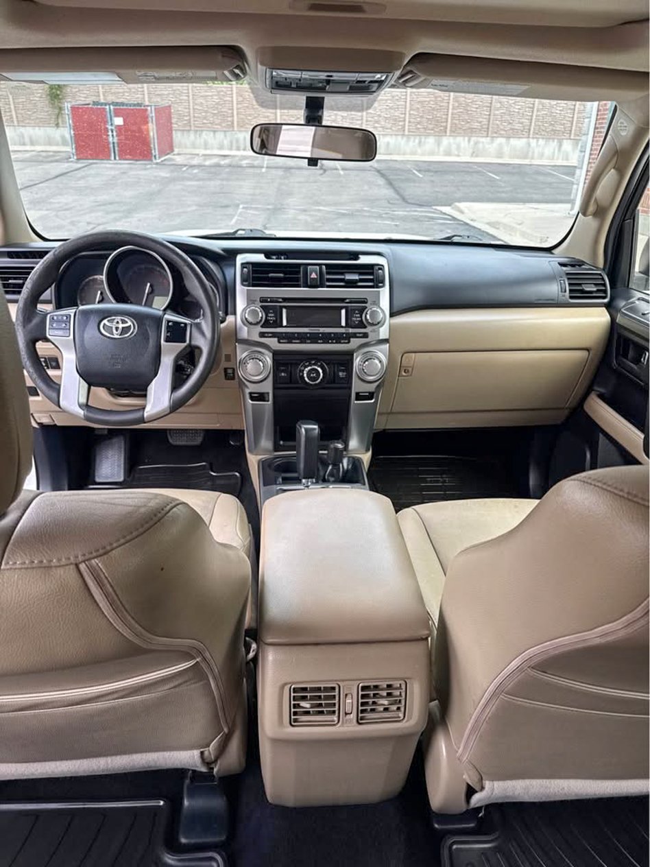
								2012 Toyota 4Runner SR5 full									