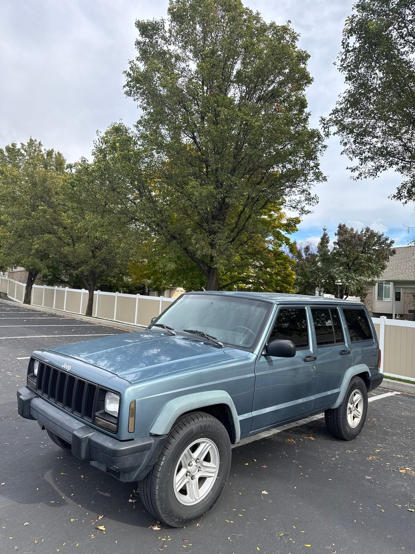 
								1997 jeep Cherokee full									