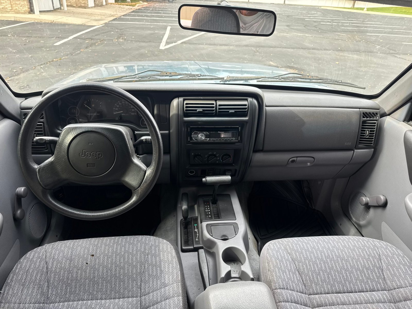 
								1997 jeep Cherokee full									
