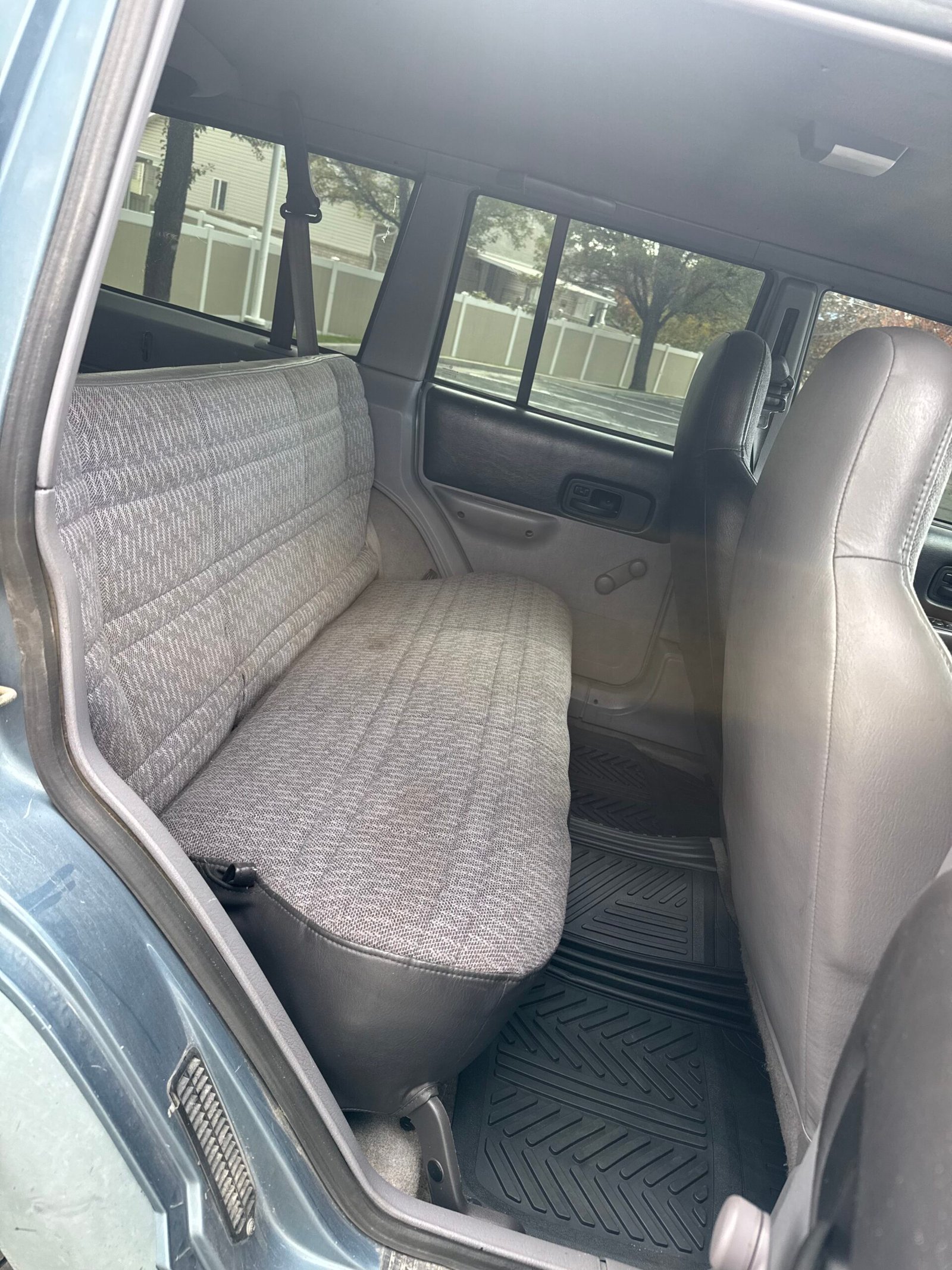 
								1997 jeep Cherokee full									