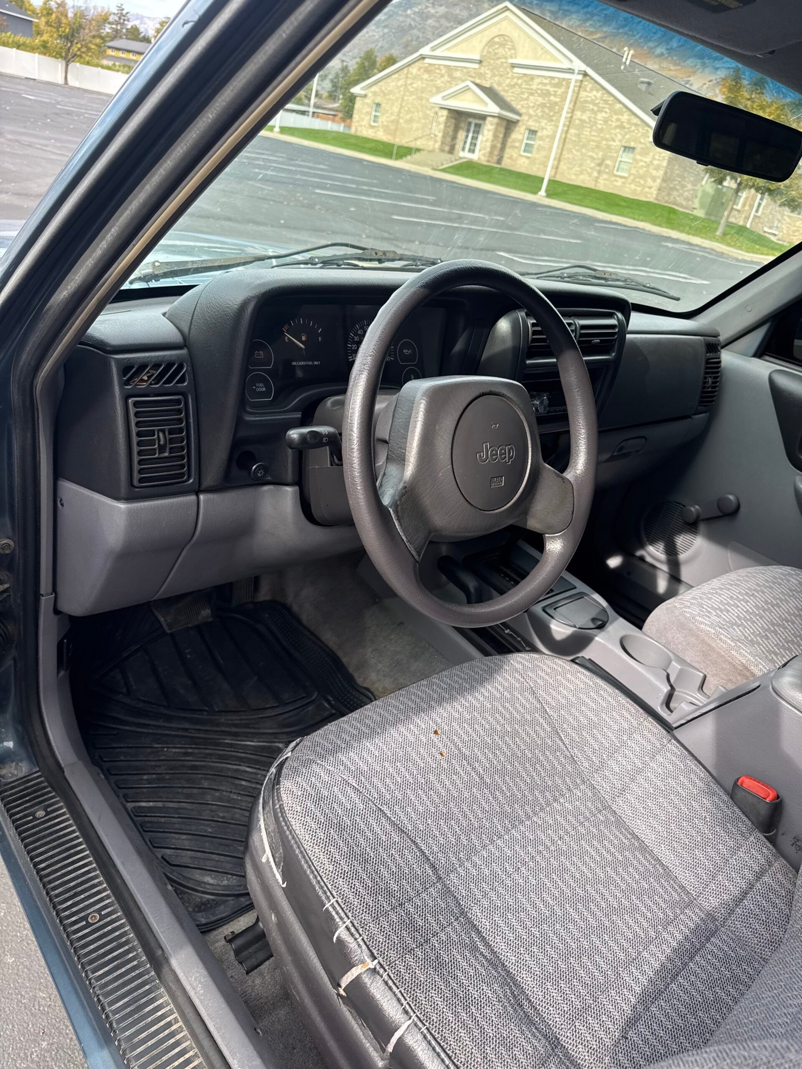
								1997 jeep Cherokee full									