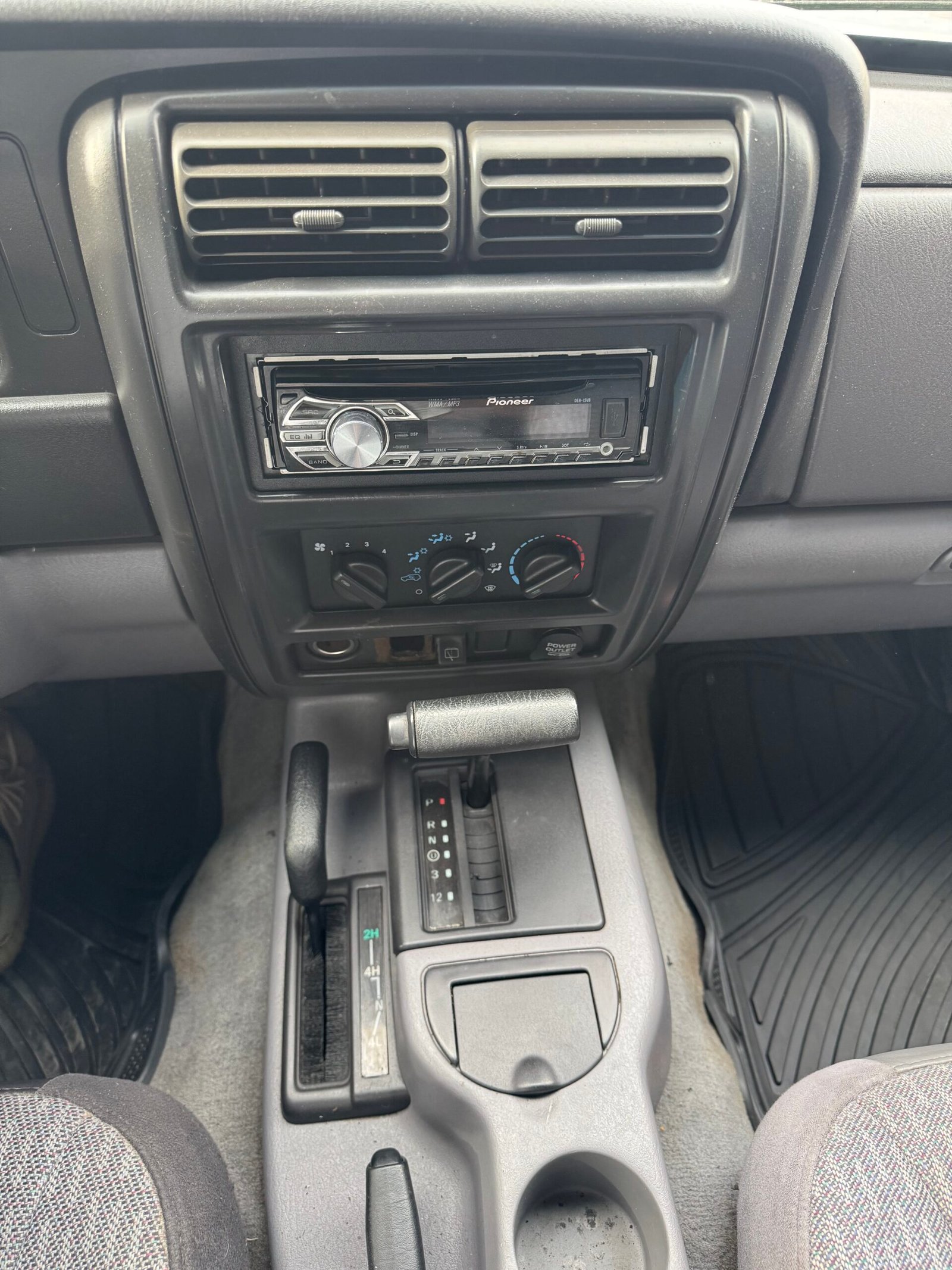 
								1997 jeep Cherokee full									
